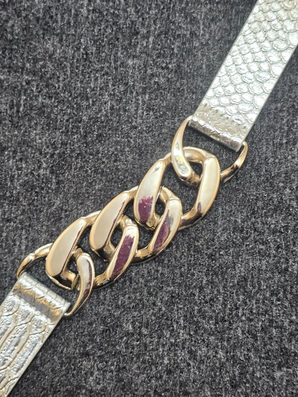 Vintage-Style Adjustable Silver Belt with Snap Closures – Retro Metallic Waist C